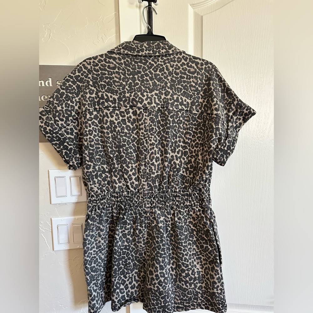 Leopard print romper - new with tags - Picture 2 of 2